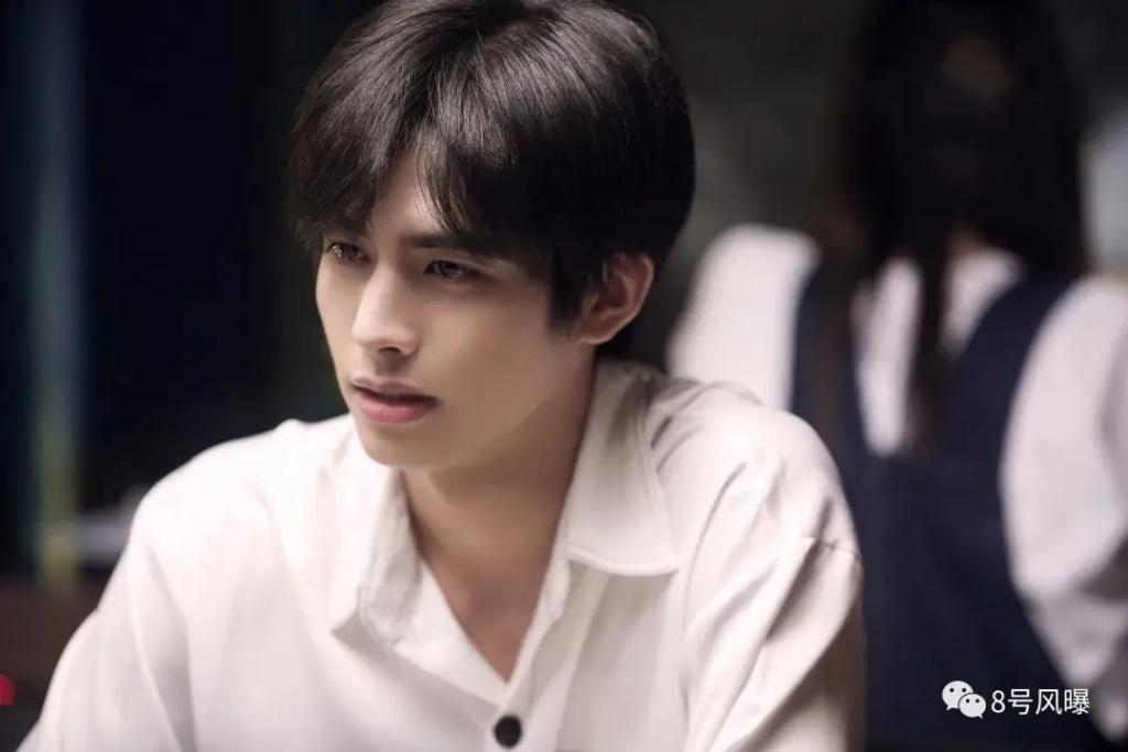 校园男神变胡茬糙汉，他进步了还是原地踏步？