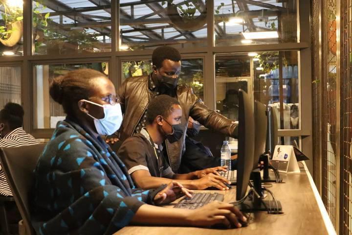 和 GPT-4 聊天，一种很新的隐私泄露方式