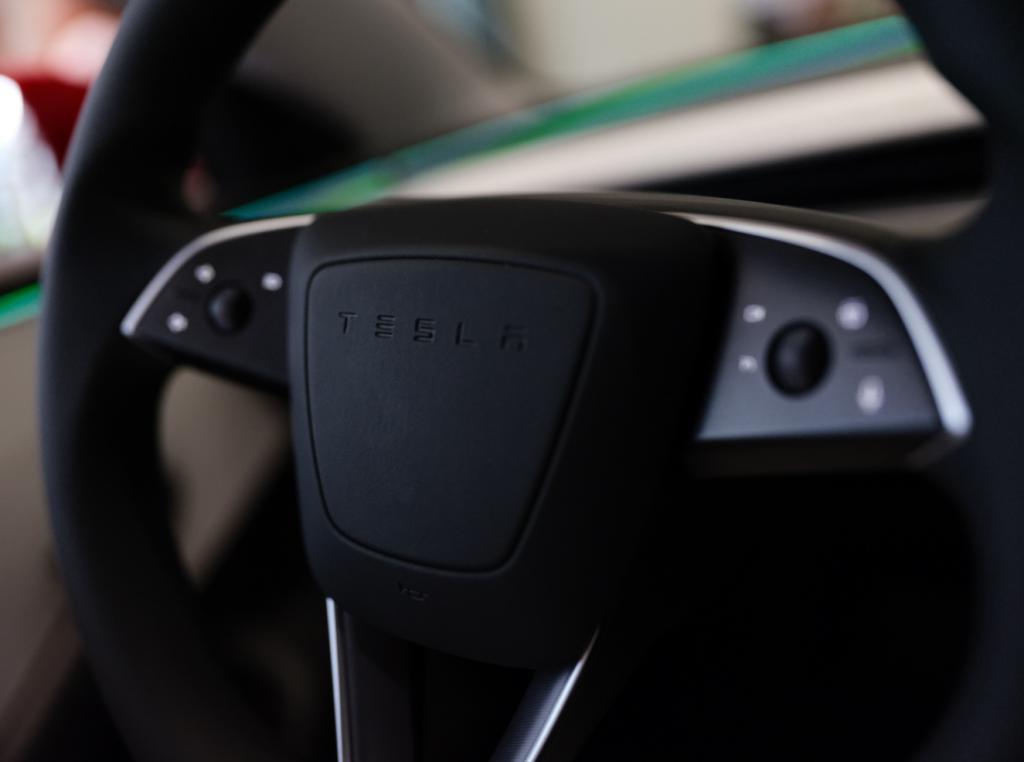 爱“创新”的丰田，把油门和刹车放在了方向盘上