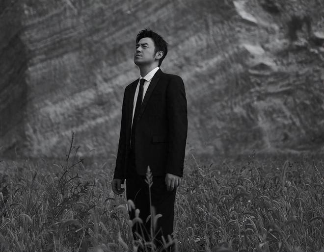 雷佳音与妻女逛超市，大裤衩配拖鞋被指很素人，大头超惹眼