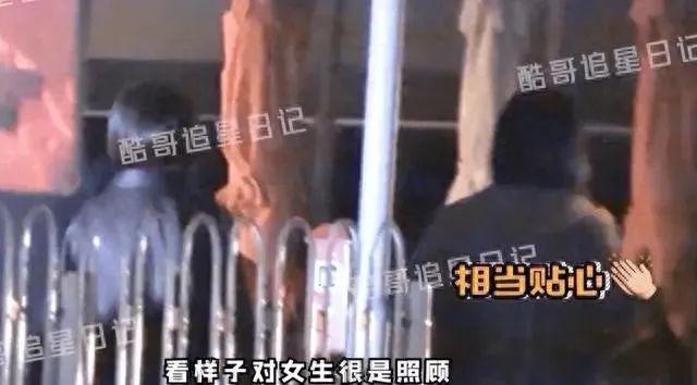 汪小菲深夜密会俩女生举止亲密，大S回应：与我无关