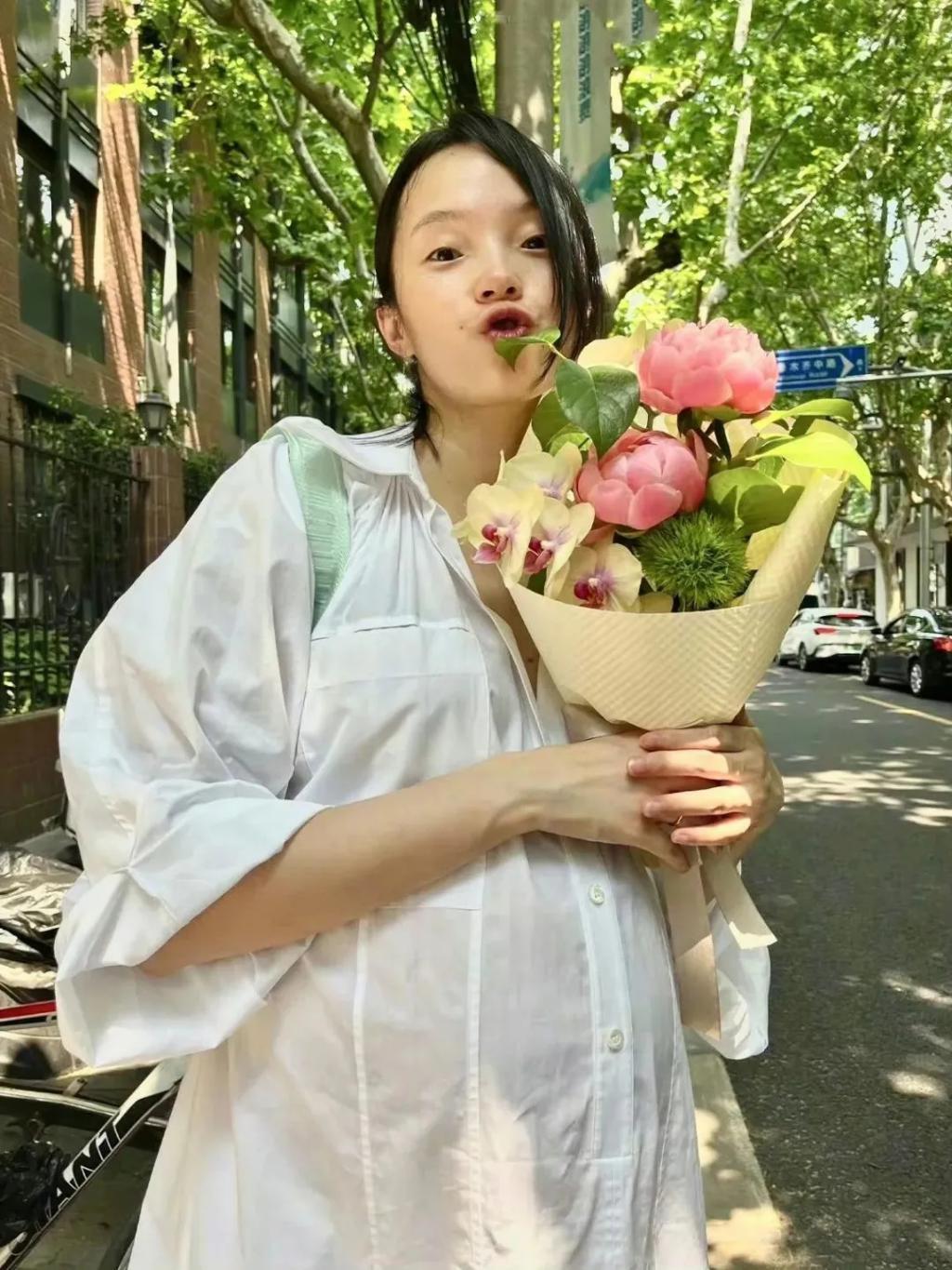 还记得雎晓雯和金大川吗？女儿腿好长