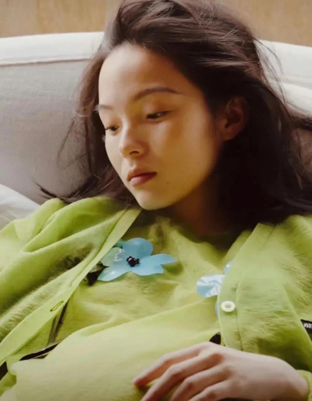 还记得雎晓雯和金大川吗？女儿腿好长