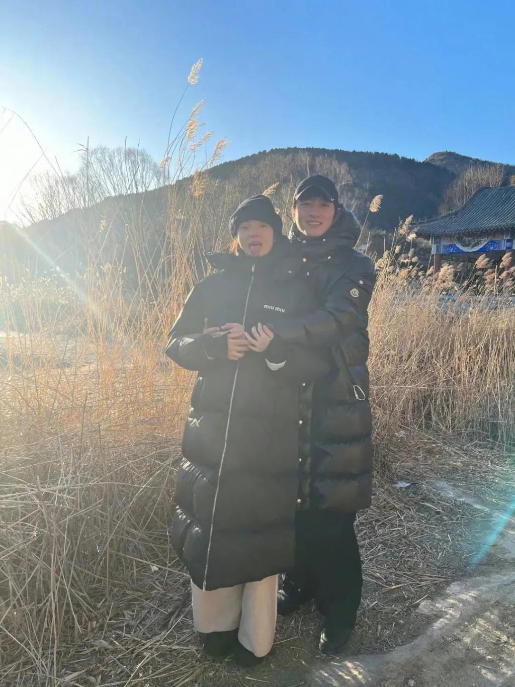 还记得雎晓雯和金大川吗？女儿腿好长
