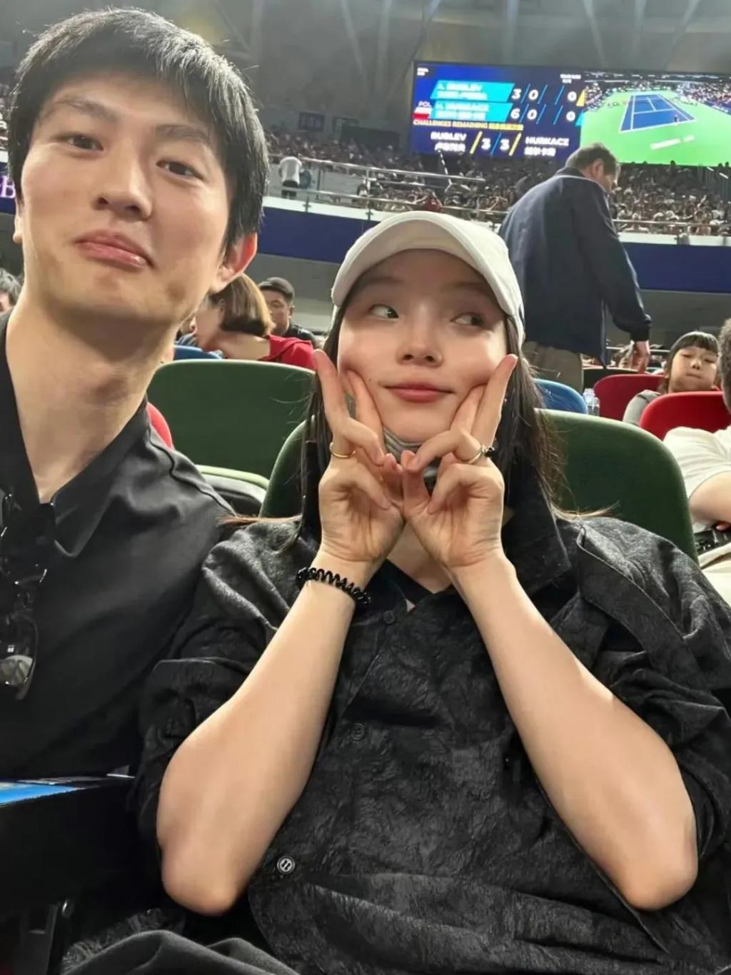 还记得雎晓雯和金大川吗？女儿腿好长