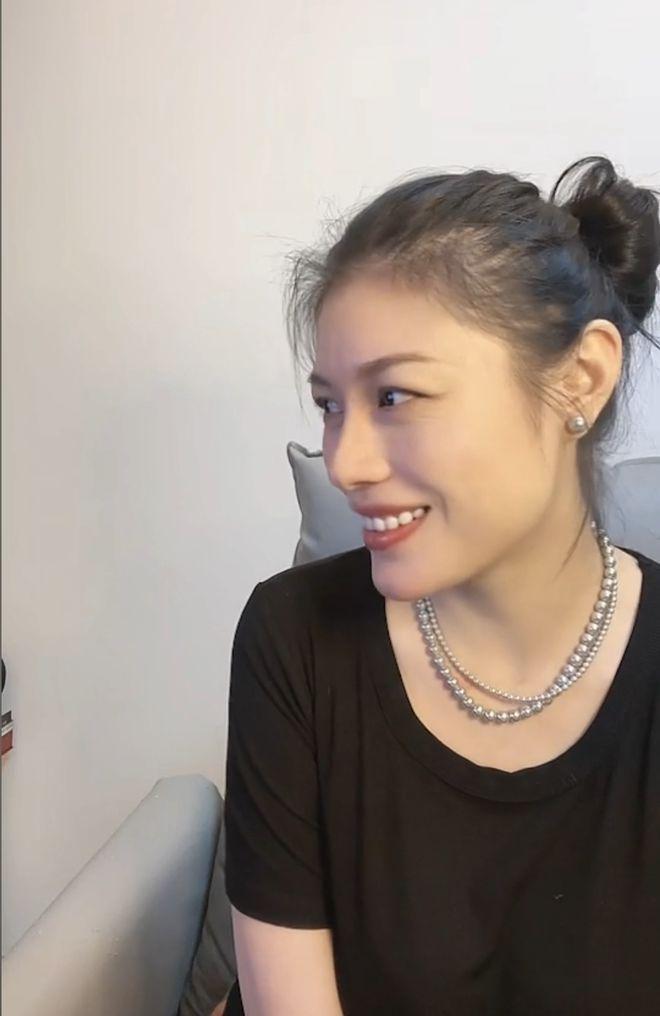 葛荟婕直播谈汪峰离婚心情好 表示不恨子怡姐姐