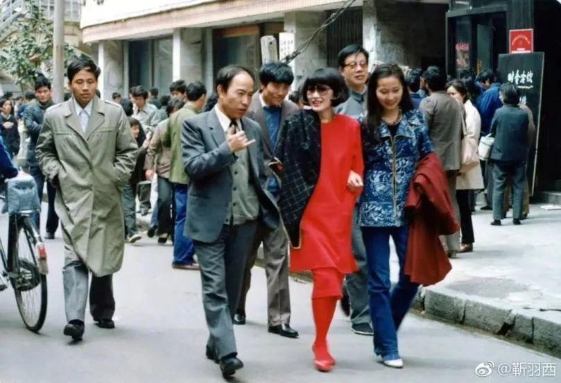 2亿出售豪宅！77岁第一名媛谈姐弟恋，人脉比邓文迪还牛？