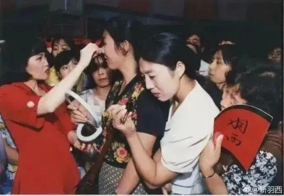 2亿出售豪宅！77岁第一名媛谈姐弟恋，人脉比邓文迪还牛？