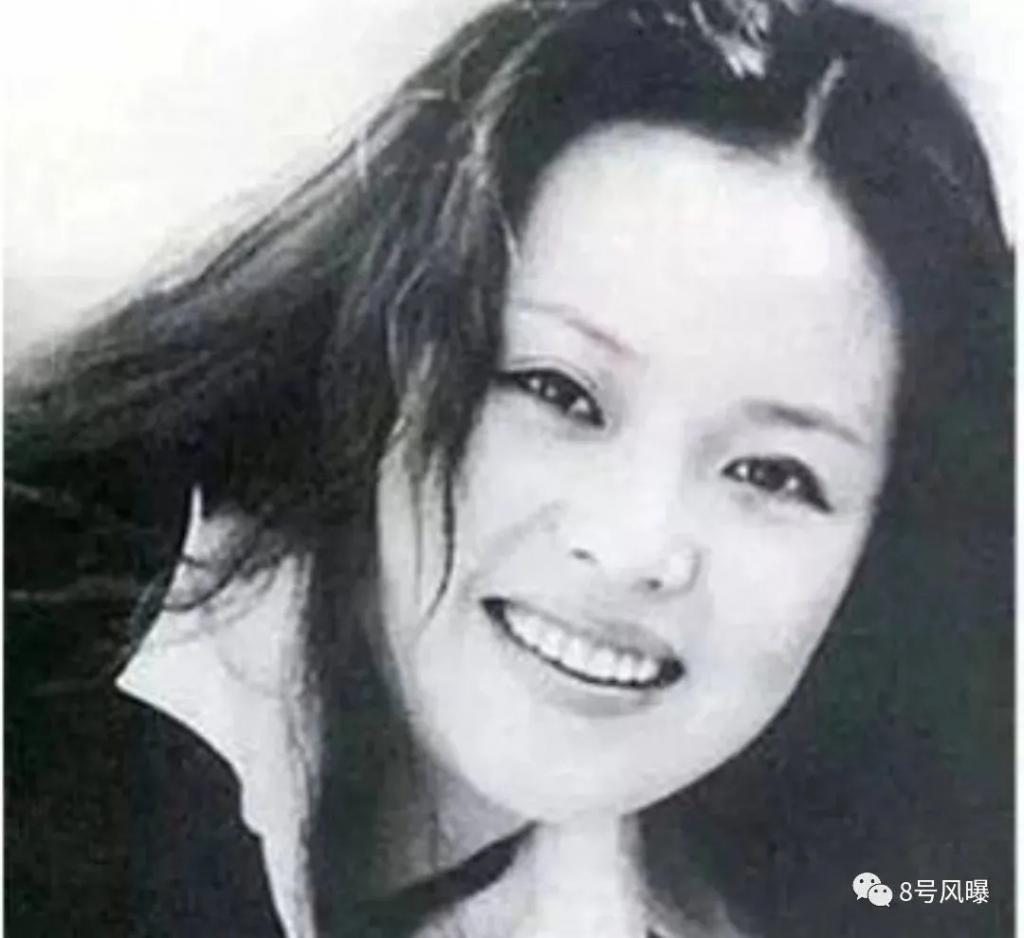 第四次离婚，他终于上头条了