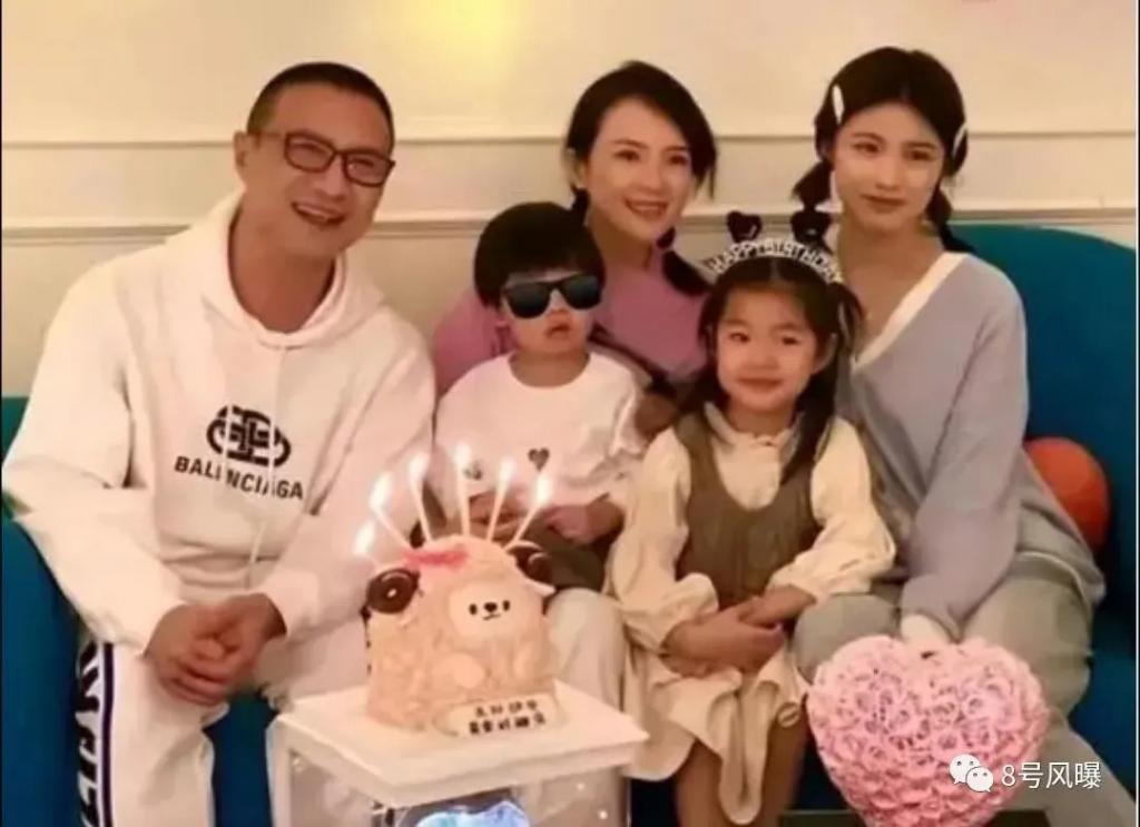 第四次离婚，他终于上头条了