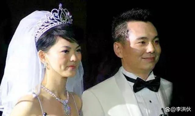 什么操作？汪小菲和李湘前夫一起直播卖货，越看越尴尬