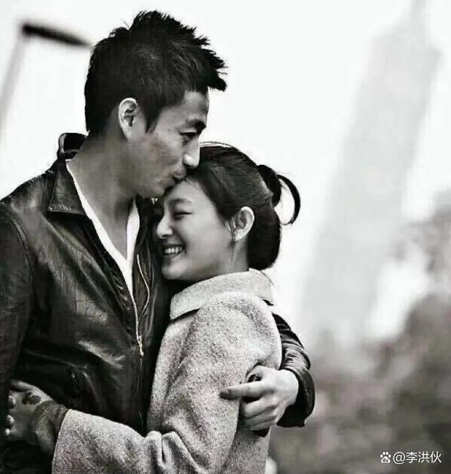 什么操作？汪小菲和李湘前夫一起直播卖货，越看越尴尬