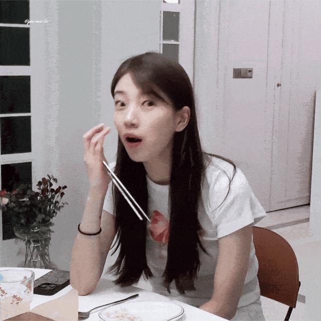 做回爱豆的裴秀智，穿个睡衣都能美“疯”！！