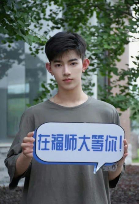 让女星去喂猪！敢拿1亿豪赌的女霸总，真搞不定00后女团？