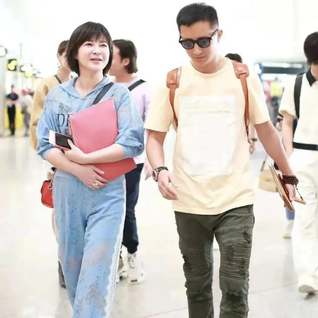 让女星去喂猪！敢拿1亿豪赌的女霸总，真搞不定00后女团？