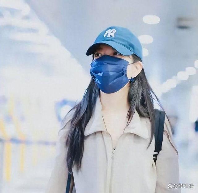 黄有龙父亲去世，赵薇夫妇都没有露面，丧事喜办变成演唱会？