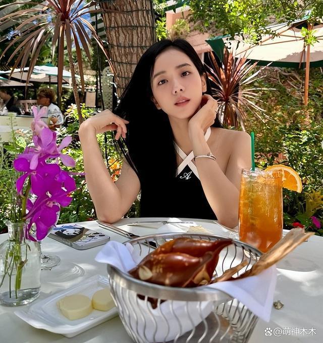 娱乐圈进入分手季！韩娱顶流金智秀宣布分手，公开仅仅两个月