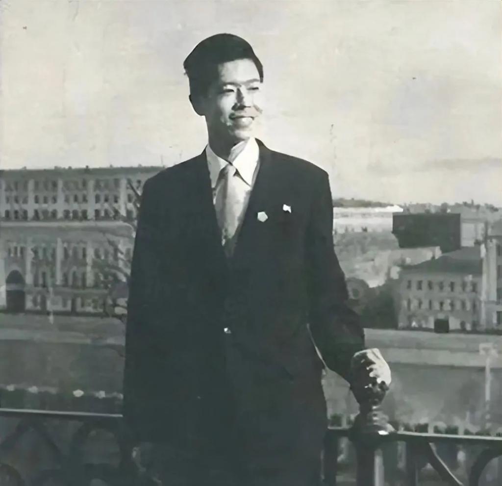 84岁钢琴家刘诗昆又添一子,三婚妻子相差37岁,计划生三胎