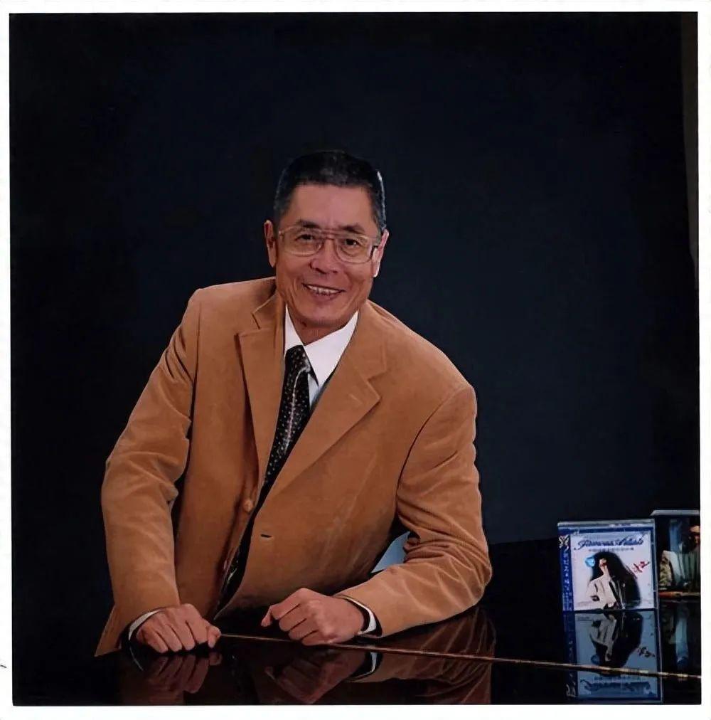 84岁钢琴家刘诗昆又添一子,三婚妻子相差37岁,计划生三胎