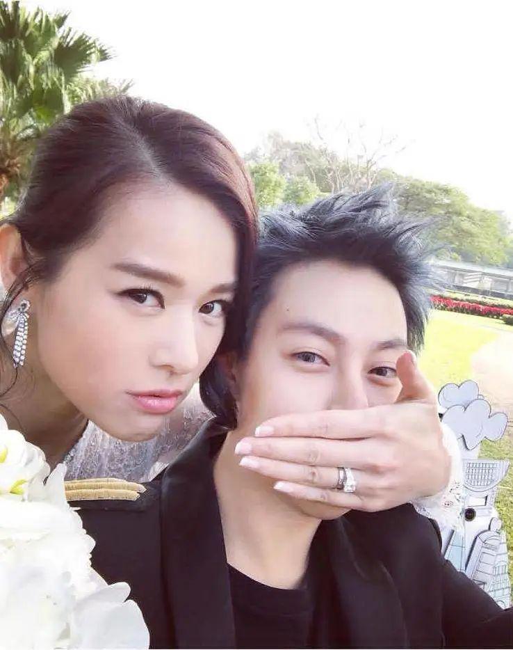 高调官宣！离婚一年后，晒新欢出柜…