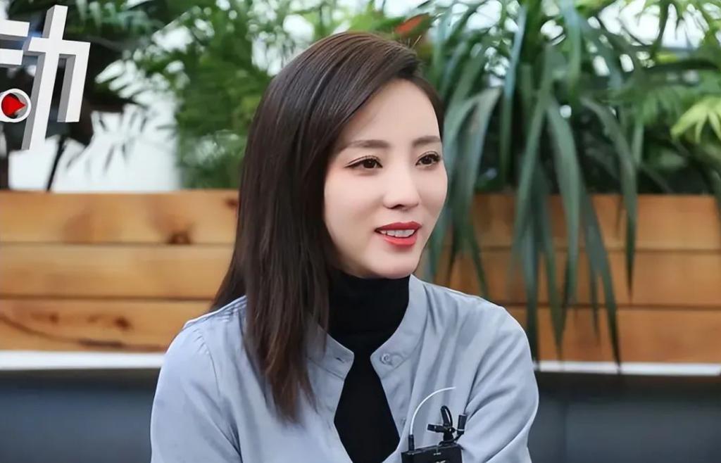 李思思从央视离职，疑似开始直播带货，铁饭碗比不上当网红？