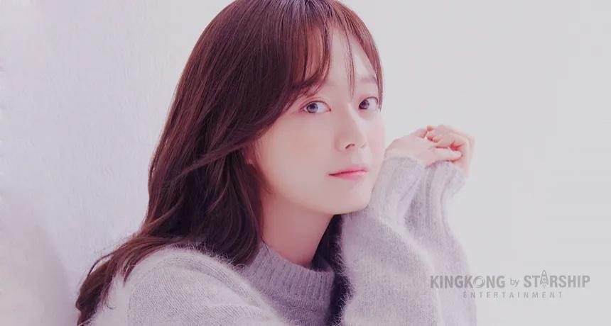 当初骂着要她离开，现在又求她不要走？