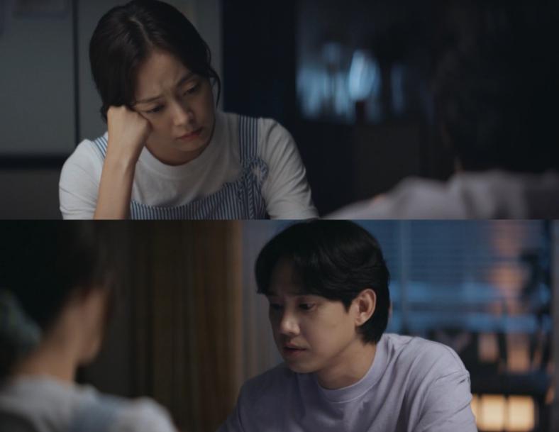 当初骂着要她离开，现在又求她不要走？