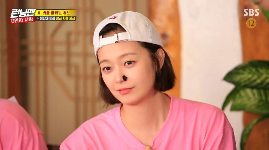 当初骂着要她离开，现在又求她不要走？