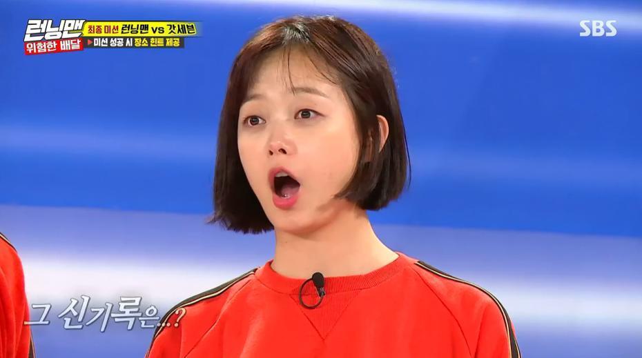 当初骂着要她离开，现在又求她不要走？