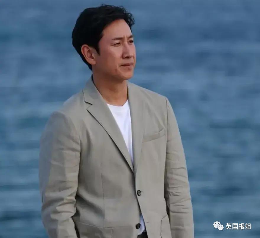 韩网炸了！顶流男星涉毒被抓，主演《寄生虫》爆红，在家吸毒后疑被勒索3.5亿？！