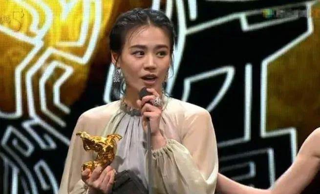 没出道先被骂，她还有救吗？