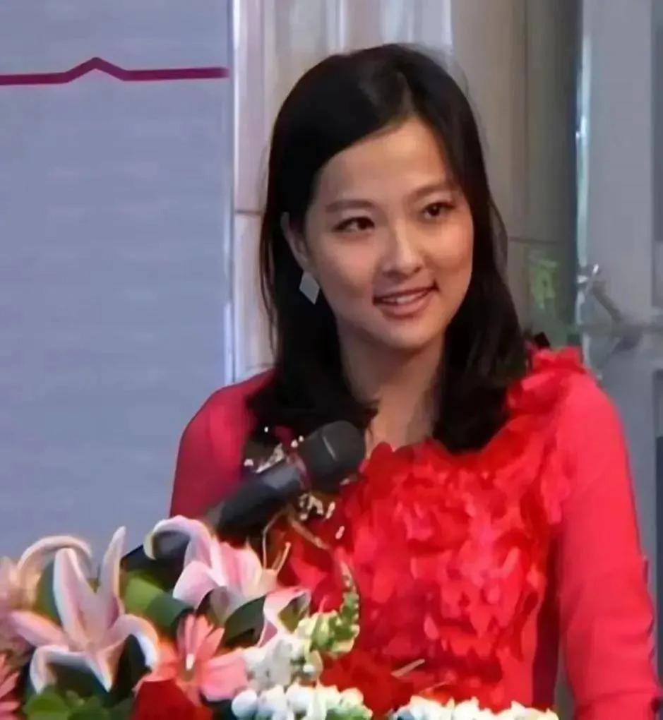 喂葡萄父子通吃，因病婚礼中断，爱上渣男恶习不改成笑话？