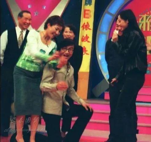 喂葡萄父子通吃，因病婚礼中断，爱上渣男恶习不改成笑话？