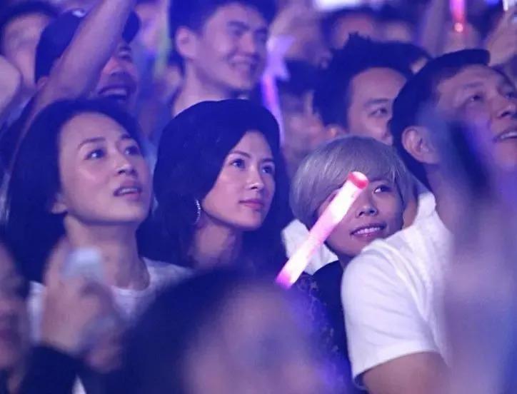 喂葡萄父子通吃，因病婚礼中断，爱上渣男恶习不改成笑话？