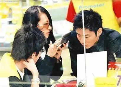 喂葡萄父子通吃，因病婚礼中断，爱上渣男恶习不改成笑话？