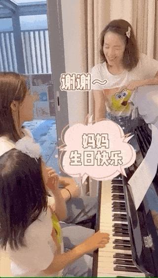 宣布离婚，全场叫好？