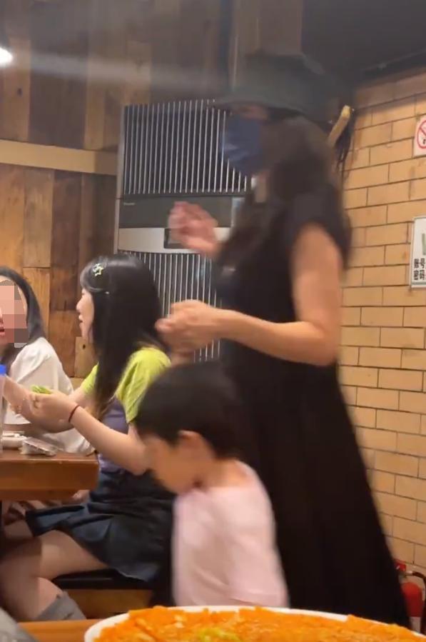 结婚和离婚都让人意外的章子怡