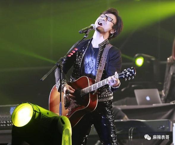 结婚和离婚都让人意外的章子怡