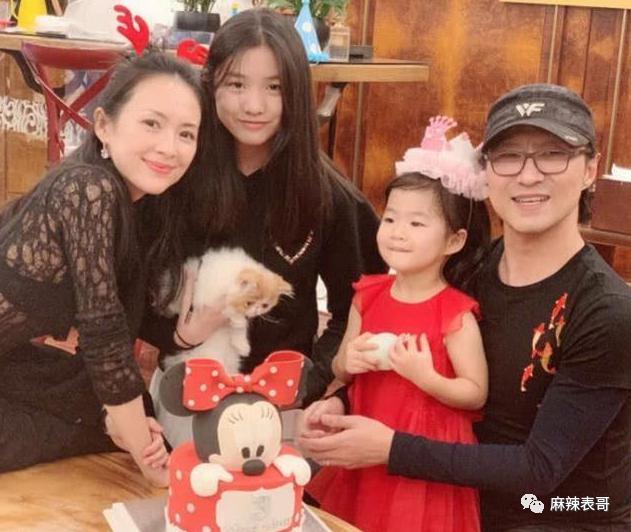 结婚和离婚都让人意外的章子怡