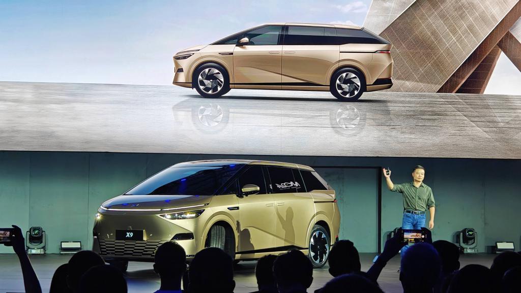 全新小鹏 X9 首发亮相：全球唯一标配后轮转向的 MPV