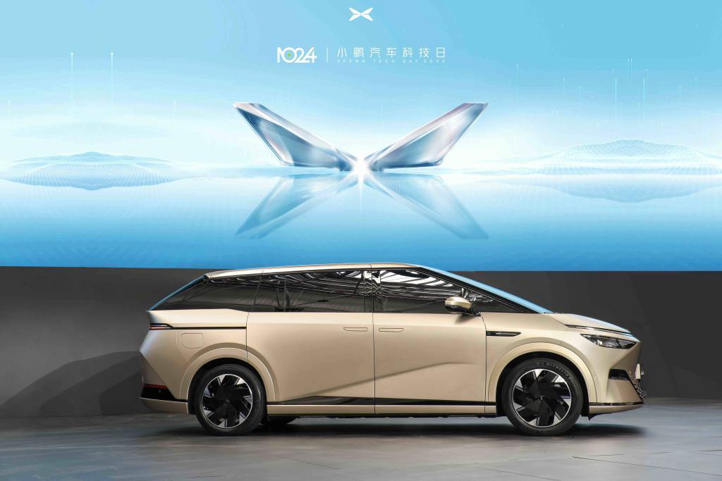 全新小鹏 X9 首发亮相：全球唯一标配后轮转向的 MPV