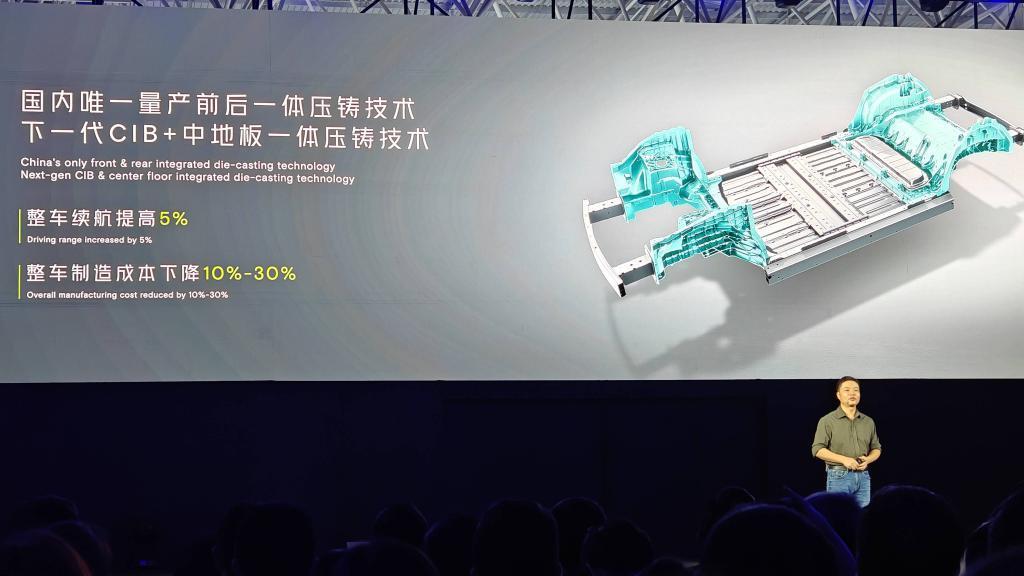 全新小鹏 X9 首发亮相：全球唯一标配后轮转向的 MPV