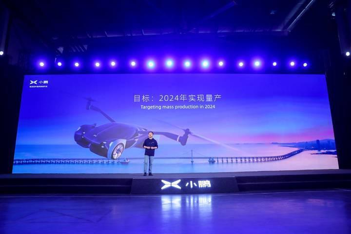 全新小鹏 X9 首发亮相：全球唯一标配后轮转向的 MPV