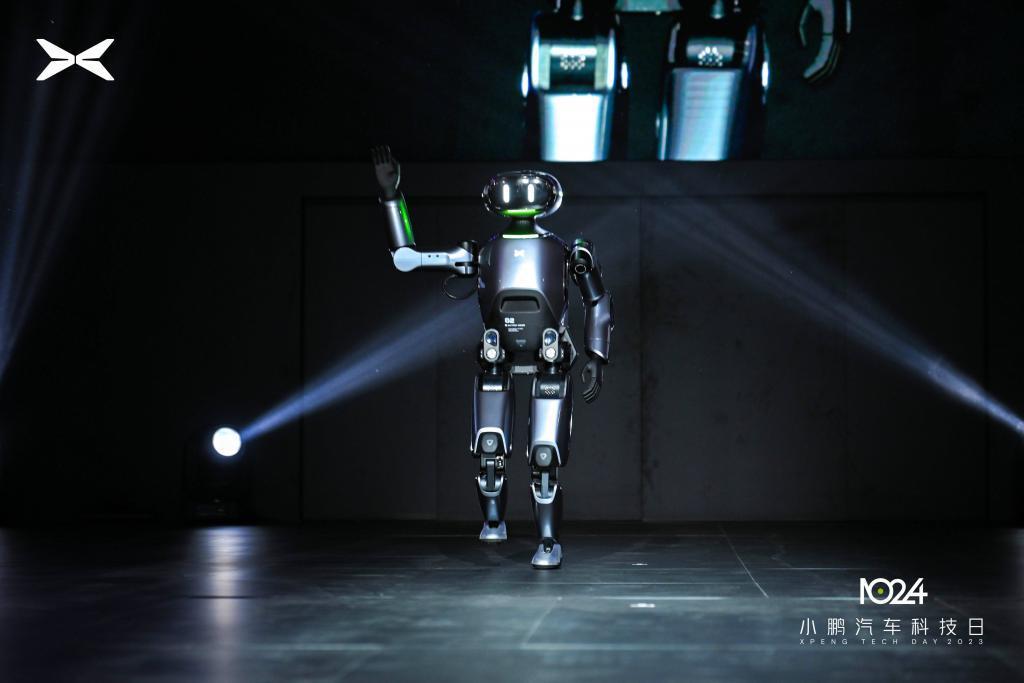 全新小鹏 X9 首发亮相：全球唯一标配后轮转向的 MPV