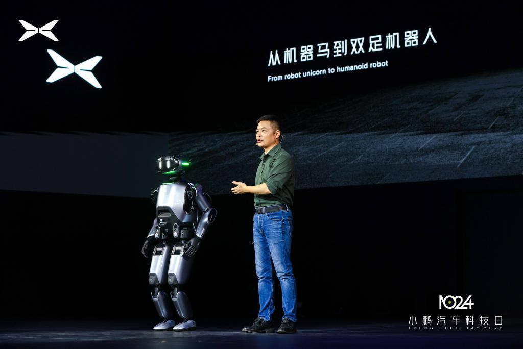 全新小鹏 X9 首发亮相：全球唯一标配后轮转向的 MPV