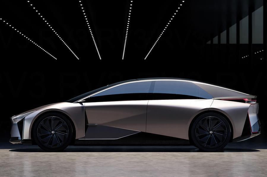 雷克萨斯展示概念电动轿车 LF-ZC，量产车型将于 2026 年推出