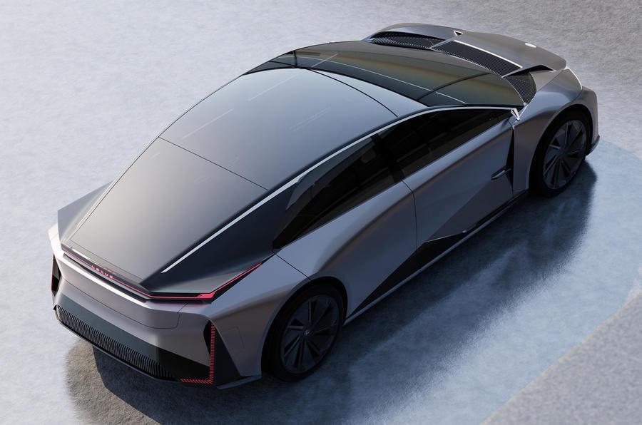 雷克萨斯展示概念电动轿车 LF-ZC，量产车型将于 2026 年推出