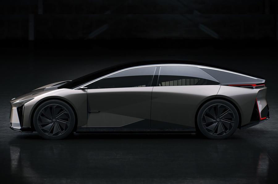 雷克萨斯展示概念电动轿车 LF-ZC，量产车型将于 2026 年推出