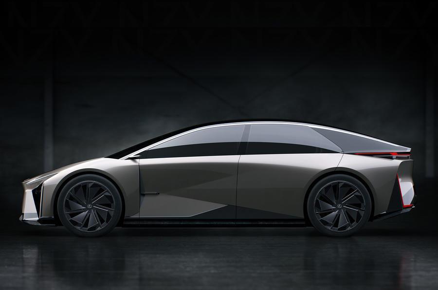 雷克萨斯展示概念电动轿车 LF-ZC，量产车型将于 2026 年推出