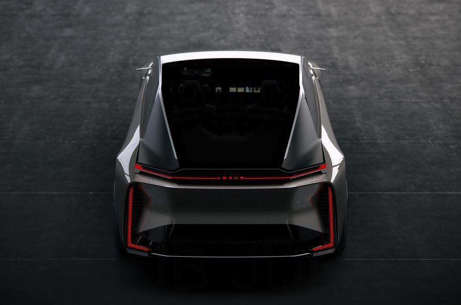 雷克萨斯展示概念电动轿车 LF-ZC，量产车型将于 2026 年推出